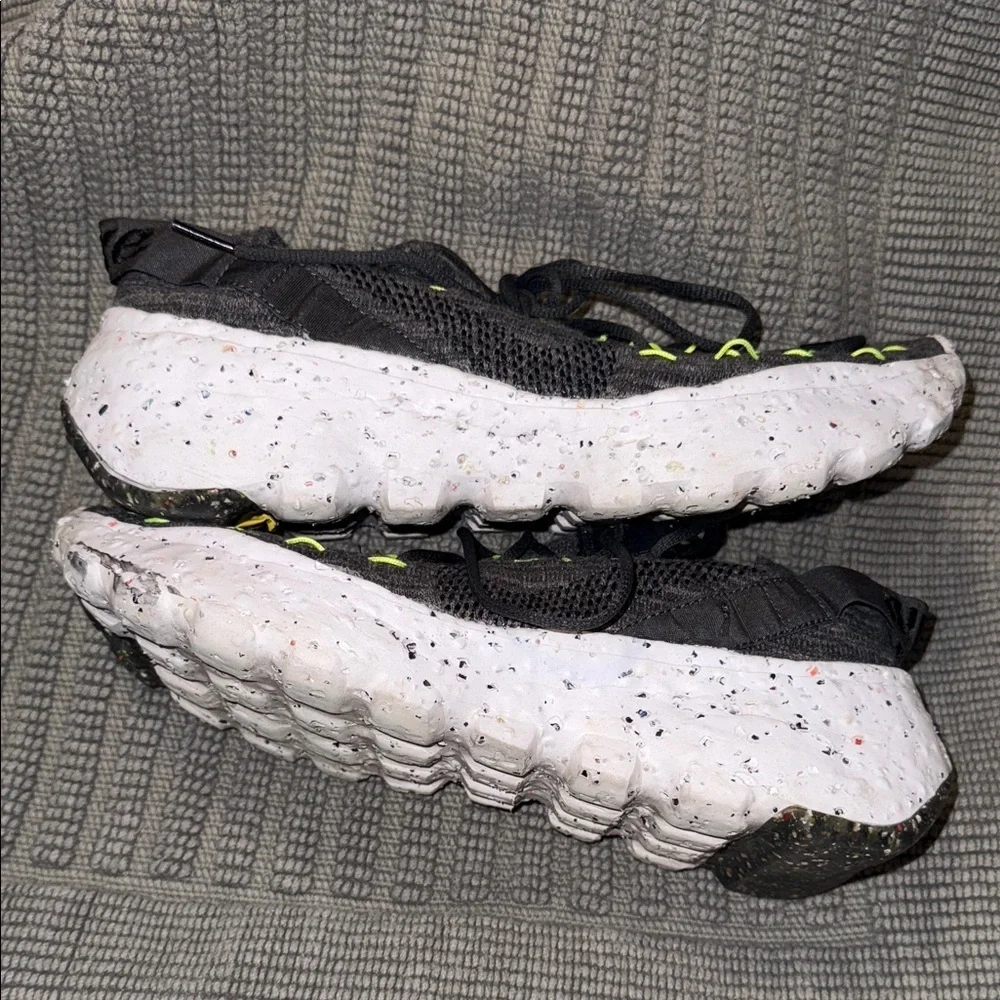 Nike Space Hippie 04 Shoes Mens 9.5 Black Volt Lace Up Running Sneaker
